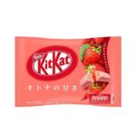 52071 4902201178396 kitkat japan fragola flavor 135.6g